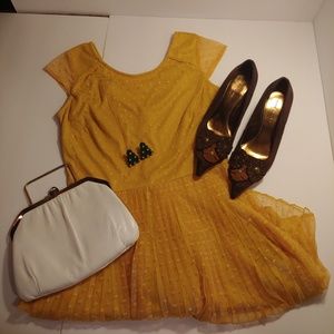 Little girls dress up kit! Ages 6-9 years